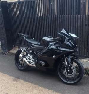 Jual bekas over kredit yamaha r15 v4 modif ganteng,lokasi di Cibubur