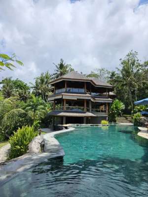 PENJUALAN CEPAT, NEGO KERAS PERLU DIJUAL SEGERA Resort Mewah lokasi di Manggis, tersedia melalui melalui situs Olx