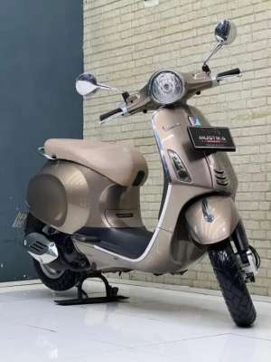 Jual bekas Perfect ConditionVespa Primavera 3Vie 2015 Plat Jatim Mulus-Mustika,lokasi di Bumiaji