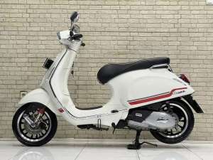 Jual bekas Perfect ConditionVespa Sprint ABS 2021 White Plat Jatim Muls-Mustika,lokasi di Karangploso