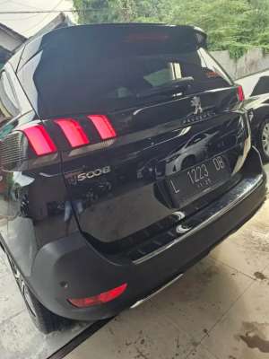 Jual bekas Peugeot 5008 Allure Plus 2020 LIKE NEW CAR km 10rb,lokasi di 