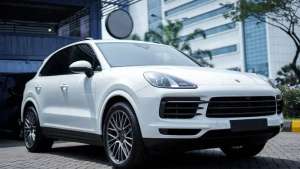 Jual bekas Porsche Cayenne Turbo Platinum Edition White,lokasi di 