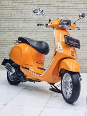 Jual bekas PROMO VESPA SPRINT 150 I GET 2019 MULUS. WARNA FAVORIT ORANYE,lokasi di Sidoarjo