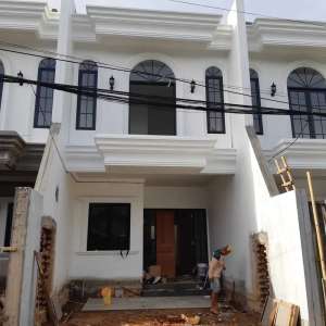 RMH BARU BAGUS KEMBAR 3 AKSES PINGGIR JLN 2 MOBIL DEKAT OTISTA JAKTIM lokasi di Jatinegara, tersedia melalui melalui situs Olx