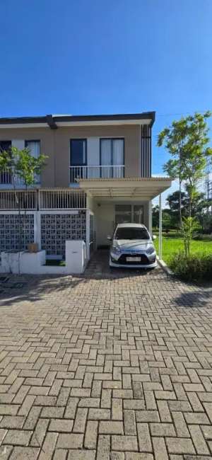 Royal Residence, cluster Oakwood, Babatan, Wiyung, Surabaya lokasi di Wiyung, tersedia melalui melalui situs Olx