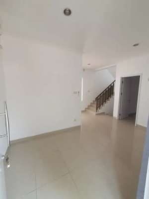 Rumah 2 Lantai di Cibubur Country Cikeas lokasi di Gunung Putri, tersedia melalui melalui situs Olx