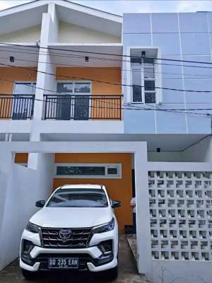 Rumah 2 lantai Siap Huni lokasi belakang SPBU vetran selatan lokasi di Mamajang, tersedia melalui melalui situs Olx