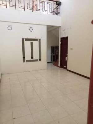 RUMAH 224M di GENTAN BEBAS BANJIR JUAL CEPAT lokasi di Pajang, tersedia melalui melalui situs Olx