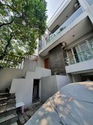 Rumah 3Lantai Cantik Semi furnish di Villa Pondok Indah Kebayoran Lama lokasi di Kebayoran Lama, tersedia melalui melalui situs Olx