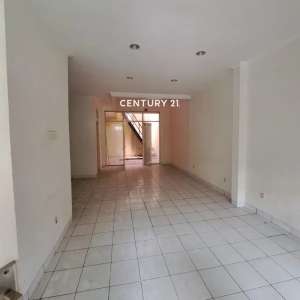 Rumah Bagus 2 Lantai Siap Huni Di Meadow Green Lippo Cikarang lokasi di Banyusari, tersedia melalui melalui situs Olx