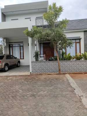 Rumah Bagus Hoek 2 Lantai Di Villa Rizki Ilhami 2 Sawangan , Depok lokasi di Sawangan, tersedia melalui melalui situs Olx
