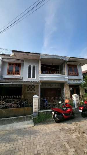 Rumah Banyak Kamar di Seturan dekat Hotel Dafam Seturan lokasi di Depok, tersedia melalui melalui situs Olx