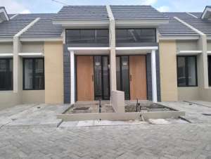 rumah baru 1lt Alana Regency 700 jt an Surabaya lokasi di Gununganyar, tersedia melalui melalui situs Olx