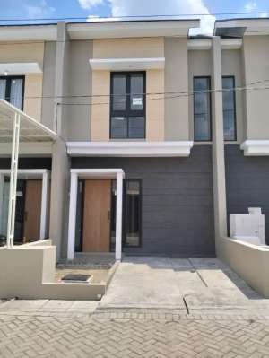 rumah baru 2lt 800 jt an Alana Regency Surabaya lokasi di Gununganyar, tersedia melalui melalui situs Olx