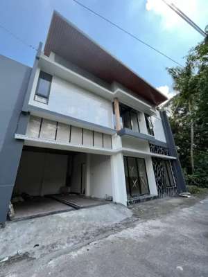 RUMAH BARU KONTEMPORER 2 LANTAI MODERN DI JALAN KALIURANG KM. 13 lokasi di Ngaglik, tersedia melalui melalui situs Olx