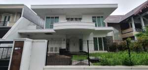 Rumah Bukit Gading Villa, Tampak Siring Indah, Kelapa Gading Luas lokasi di Kelapa Gading, tersedia melalui melalui situs Olx