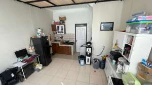 Rumah Cantik 2 LT Ciwastra dekat ke Mall Summarecon Bandung Take Over lokasi di Gedebage, tersedia melalui melalui situs Olx