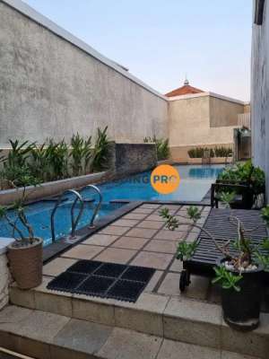 Rumah Cantik dengan Swimming pool Jakarta Selatan lokasi di Cilandak, tersedia melalui melalui situs Olx