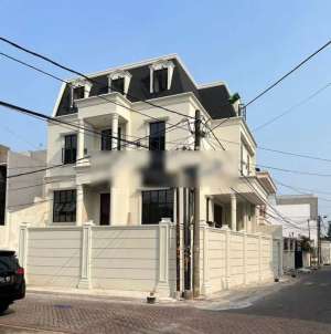 RUMAH CITRA GARDEN HOEK AMERICAN CLASSIC BRAND NEW LUAS 200 lokasi di Kebon Jeruk, tersedia melalui melalui situs Olx