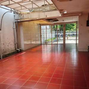 Rumah di mainroad Laswi strategis dekat cafe dan perkantoran lokasi di Batununggal, tersedia melalui melalui situs Olx