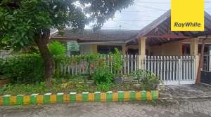 Rumah Dijalan Rungkut Barata Surabaya lokasi di Rungkut, tersedia melalui melalui situs Olx