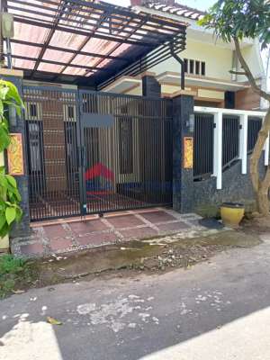 Rumah DIJUAL di Dalam Perumahan Pelita Indah Mojoroto Full Furnished lokasi di Mojoroto, tersedia melalui melalui situs Olx