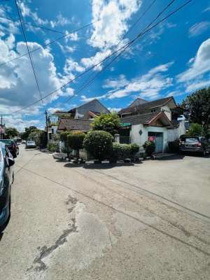 Rumah Hoek Dekat Stasiun Di Taman Cimanggu lokasi di Tanah Sareal, tersedia melalui melalui situs Olx