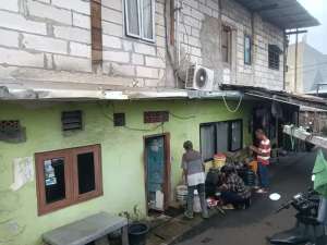 Rumah Kalibaru Timur Senen Poncol lokasi di Senen, tersedia melalui melalui situs Olx