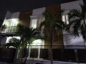 RUMAH KLAMPIS SEMOLO BARAT STRATEGIS, CARPORT 2 lokasi di Sukolilo, tersedia melalui melalui situs Olx