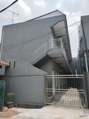 Rumah Kontrakan belakang Mcd Duren Sawit Jakarta Timur lokasi di Duren Sawit, tersedia melalui melalui situs Olx