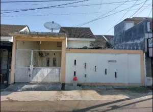 RUMAH KOS ESEKUTIF Perumnas Bumi Teluk Jambe, KARAWANG BARAT lokasi di Karawang Barat, tersedia melalui melalui situs Olx