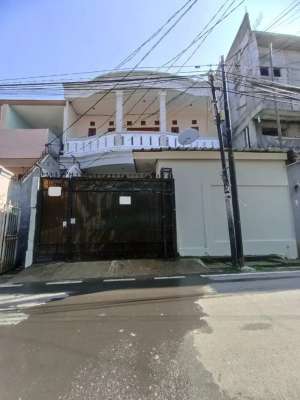 Rumah Kost 2 Lantai 24 Kamar di Kwitang Senen lokasi di Senen, tersedia melalui melalui situs Olx