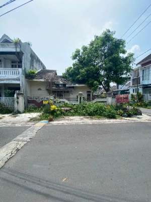 Rumah Lama di Sulfat Agung Jalan Utama dkt Raya Sulfat Blimbing lokasi di Blimbing, tersedia melalui melalui situs Olx