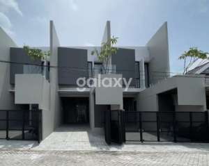 Rumah Manyar Tirtoasri Dekat Sekolah Petra Manyar dan Gunawangsa Manya lokasi di Sukolilo, tersedia melalui melalui situs Olx