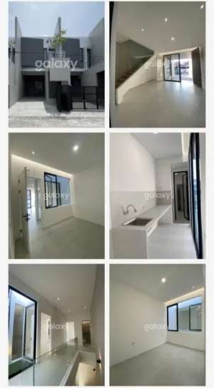 RUMAH MANYAR TIRTOASRI DEKAT SEKOLAH PETRA MANYAR lokasi di Tuban, tersedia melalui melalui situs Olx