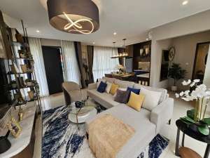 Rumah Mewah 1Man dekat Bandara di Summarecon Makassar lokasi di Marusu, tersedia melalui melalui situs Olx