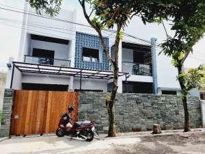 Rumah Mewah 2 Lt Kawasan Premium Di Perum Fajar Indah lokasi di Colomadu, tersedia melalui melalui situs Olx