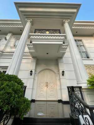 Rumah Mewah di Taman Tirta Golf BSD City Tangerang lokasi di Serpong, tersedia melalui melalui situs Olx