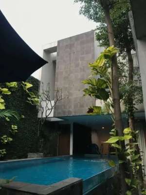 RUMAH MEWAH DIJUAL DI KOMPLEKS UNILEVER PESANGGRAHAN ADA KOLAM RENANG lokasi di Cilandak, tersedia melalui melalui situs Olx