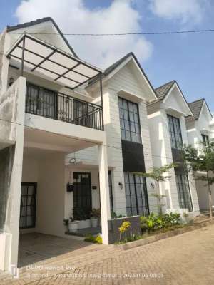 RUMAH MEWAH SUKUN KOTA MALANG lokasi di Sukun, tersedia melalui melalui situs Olx