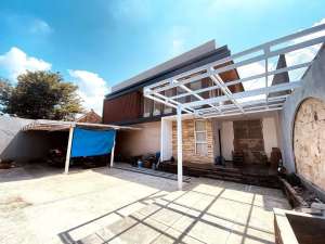 RUMAH MEWAH TEPI JALAN RAYA TENGAH KOTA SOLO lokasi di Serengan, tersedia melalui melalui situs Olx