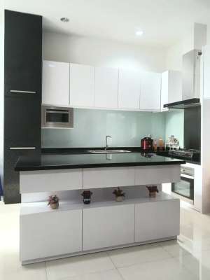 Rumah modern minimalis dengan konsep ruang terbuka di Taman Nyiur lokasi di Tanjung Priok, tersedia melalui melalui situs Olx