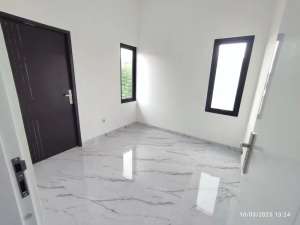 Rumah Modern Tropis MAINROAD Jalan Haji Gofur Bandung Barat lokasi di Ngamprah, tersedia melalui melalui situs Olx