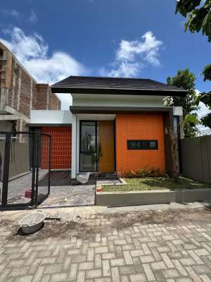 Rumah Mungil Cantik Di Jalan Kaliurang Km 10 lokasi di Sleman, tersedia melalui melalui situs Olx