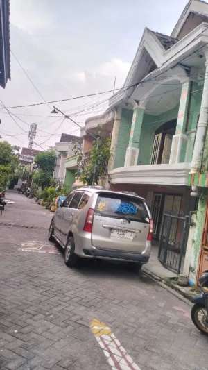 rumah murah 2 lantai bawah pasaran lokasi Simo Surabaya lokasi di Simokerto, tersedia melalui melalui situs Olx