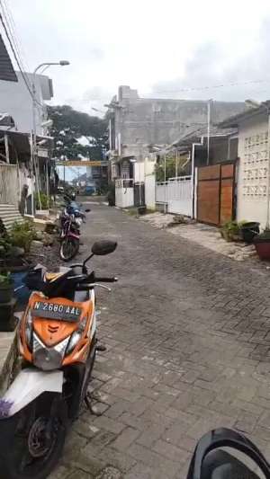 Rumah Murah 2 Lantai BTU Gribig Kota Malang lokasi di Kedungkandang, tersedia melalui melalui situs Olx