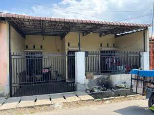 Rumah Pinggir Jalan Marelan Pasar 3 BaratKondisi Layak Huni lokasi di Medan Marelan, tersedia melalui melalui situs Olx