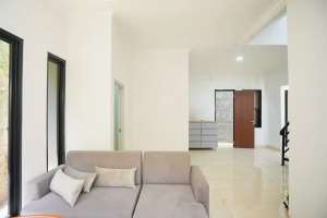 Rumah Strategis 10 Menit ke Mal Cinere Free Renov Hadap Timur J-19343 lokasi di Cinere, tersedia melalui melalui situs Olx