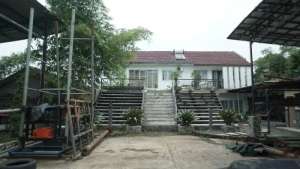 RUMAH STRATEGIS di SOREANG,BISA unt KANTOR, 2 mnt dr Jl Raya. lokasi di Soreang, tersedia melalui melalui situs Olx