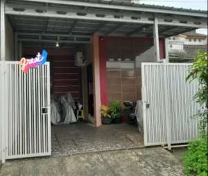 RUMAH TINGKAT RENOVASI DI TAKE OVER KREDIT ATAU DIKONTRAKKAN lokasi di Karang Tengah, tersedia melalui melalui situs Olx